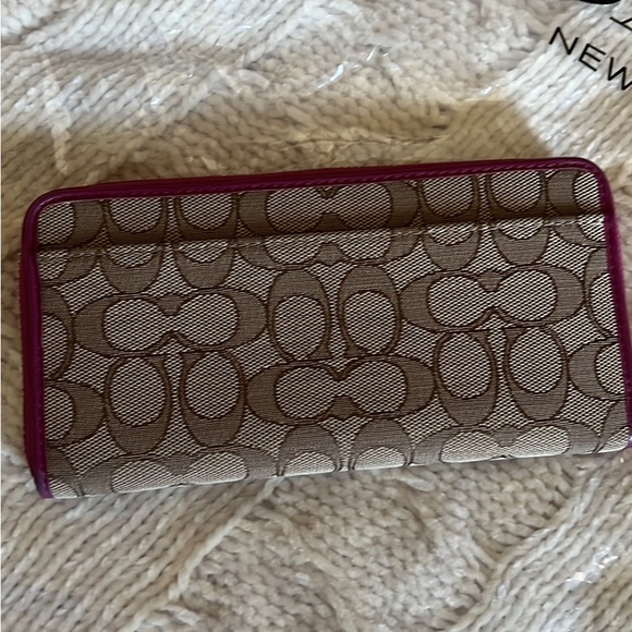 Coach handbag and matching wallet. - Picture 7 of 7